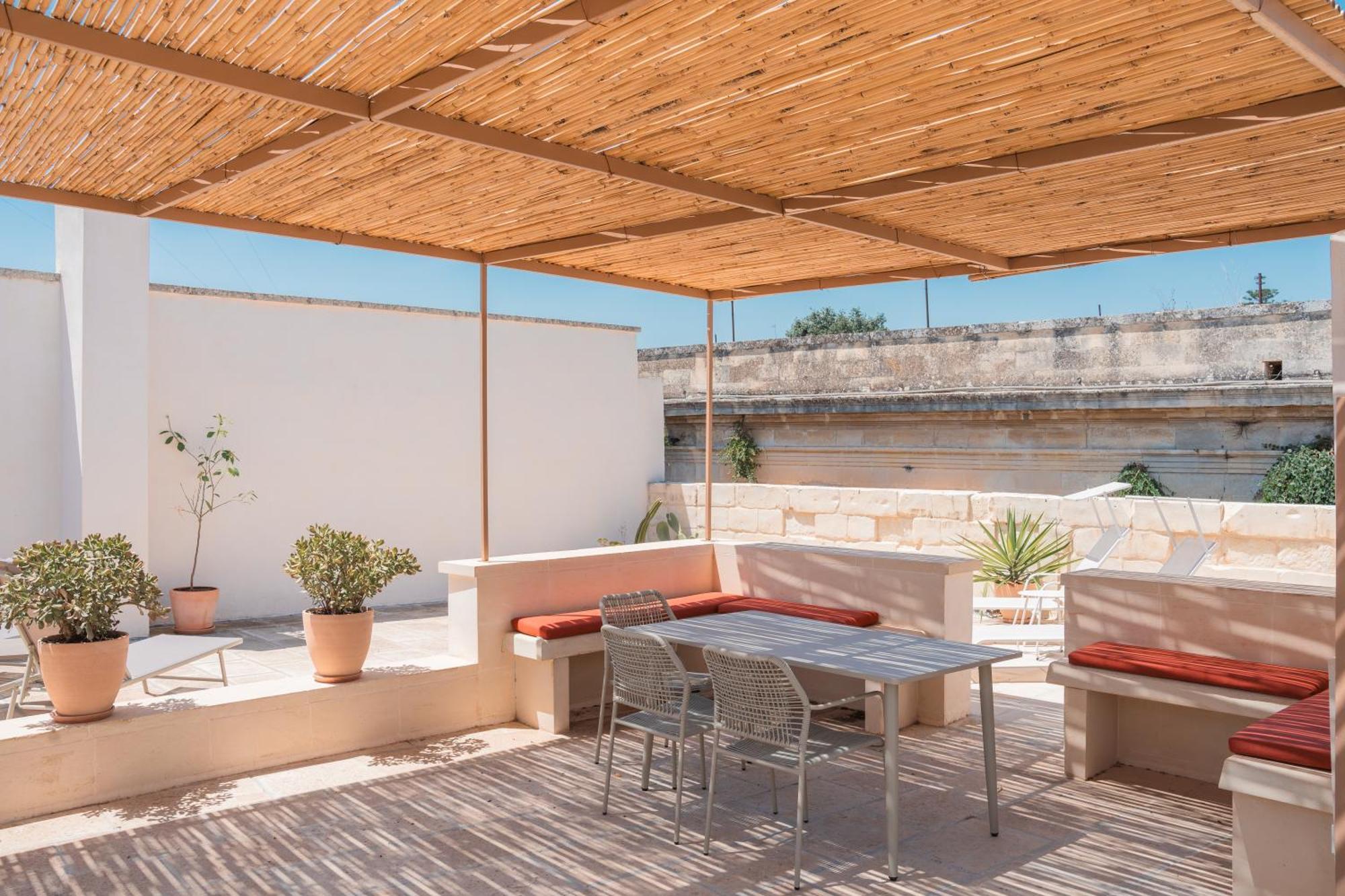 Lotus Apartment & Rooftop By Residence Colibri Lecce Exteriör bild