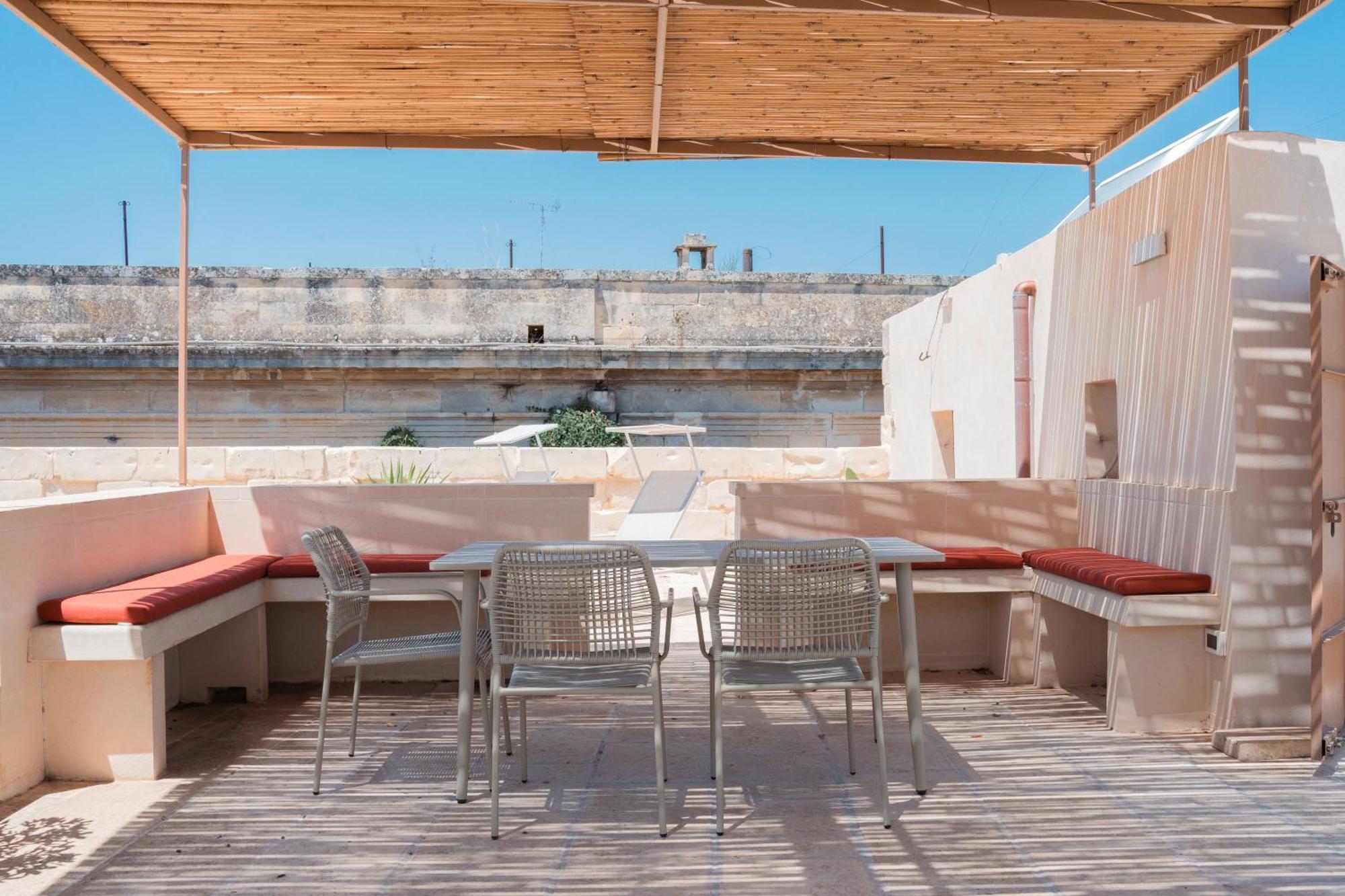 Lotus Apartment & Rooftop By Residence Colibri Lecce Exteriör bild